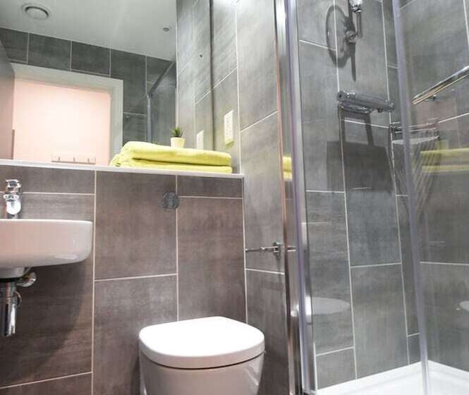 Yugo Explore   Lee Point