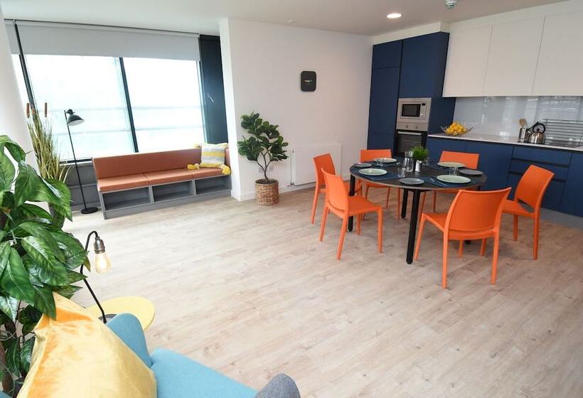 Yugo Explore   Lee Point