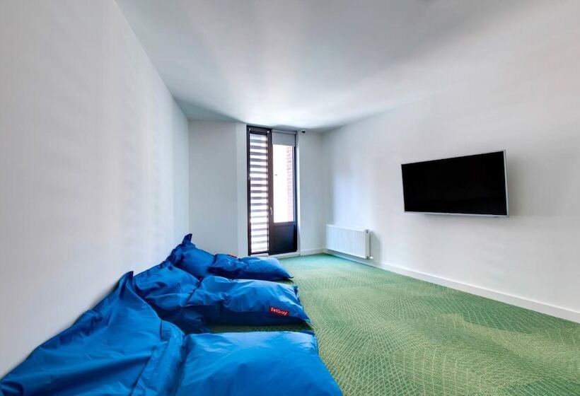 Yugo Explore   Lee Point