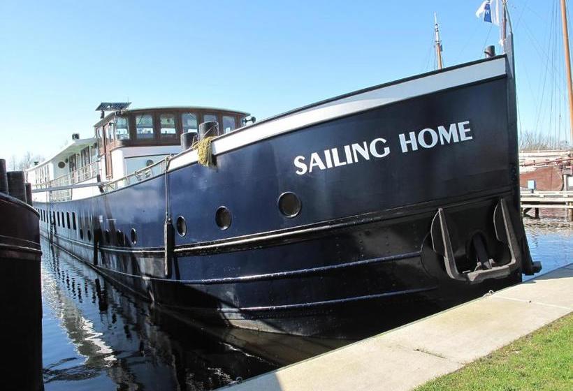 Botel Sailing Home