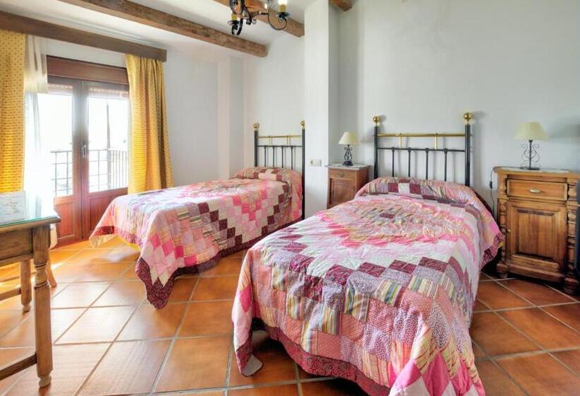 Comfortable Villa In Puebla De Don Rodrigo With Private Pool