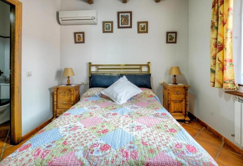 Comfortable Villa In Puebla De Don Rodrigo With Private Pool