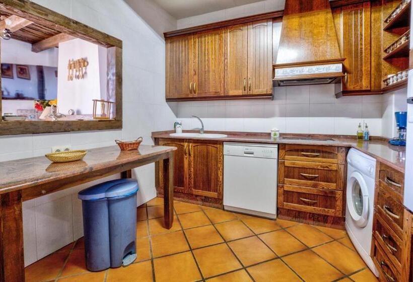 Comfortable Villa In Puebla De Don Rodrigo With Private Pool