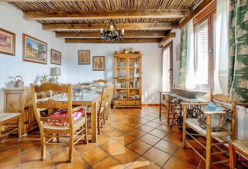 Comfortable Villa In Puebla De Don Rodrigo With Private Pool