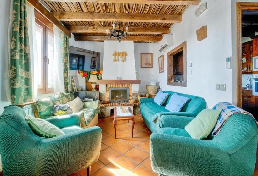 Comfortable Villa In Puebla De Don Rodrigo With Private Pool