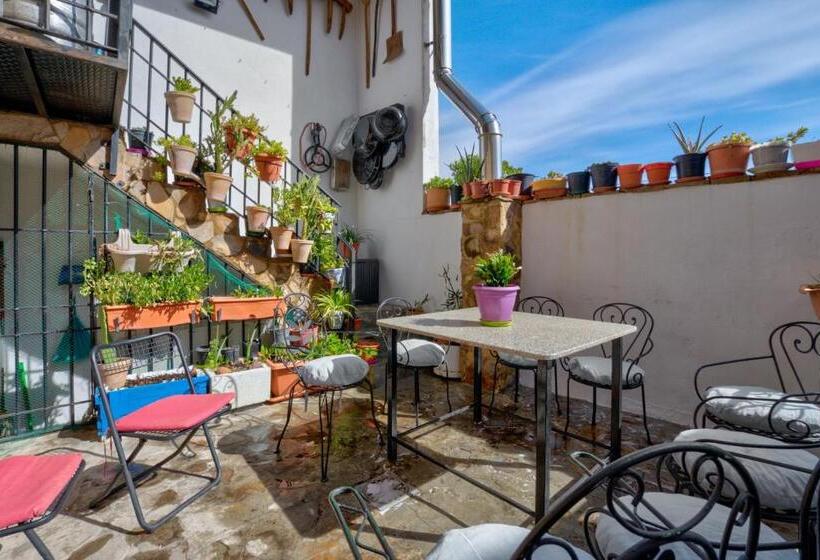 Comfortable Villa In Puebla De Don Rodrigo With Private Pool