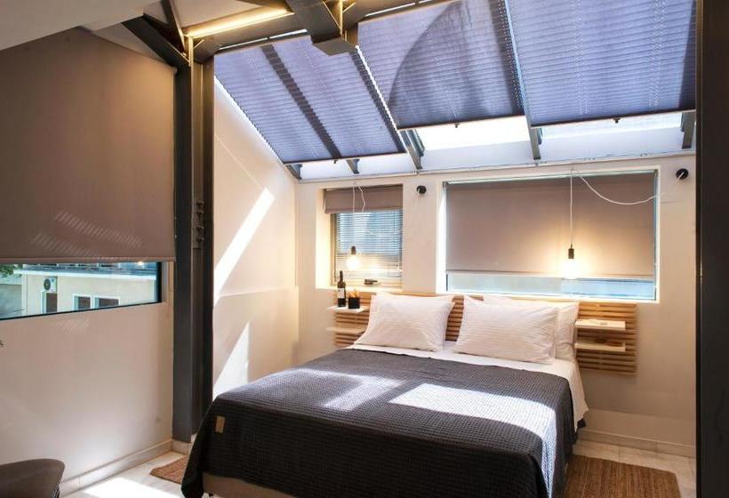 Caravel Voyage Suites By Livingspace