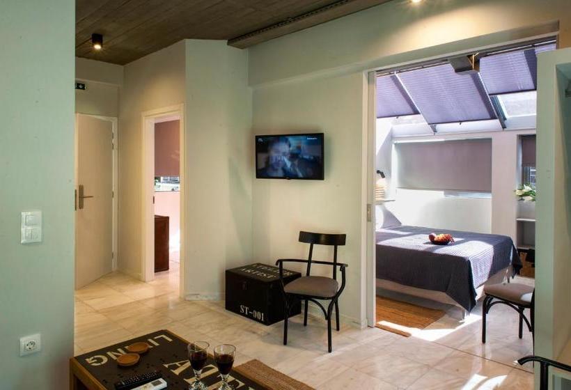 Caravel Voyage Suites By Livingspace