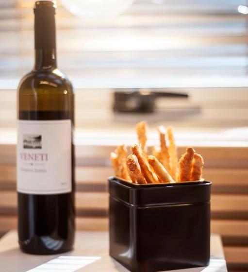 Caravel Voyage Suites By Livingspace