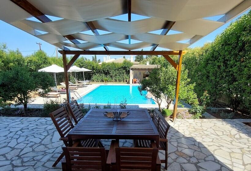 Cha Nanakas Village Inn