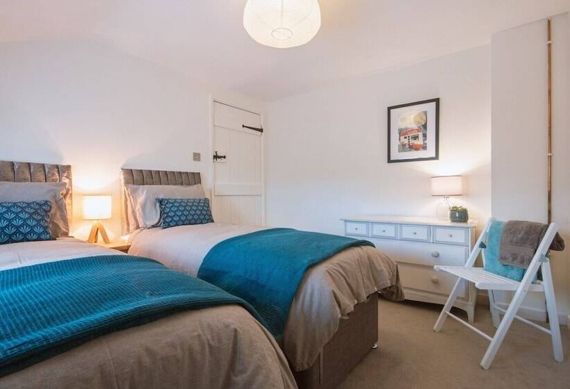 Church Cottage West Down, Sleeps 6 7, Dog Friendly