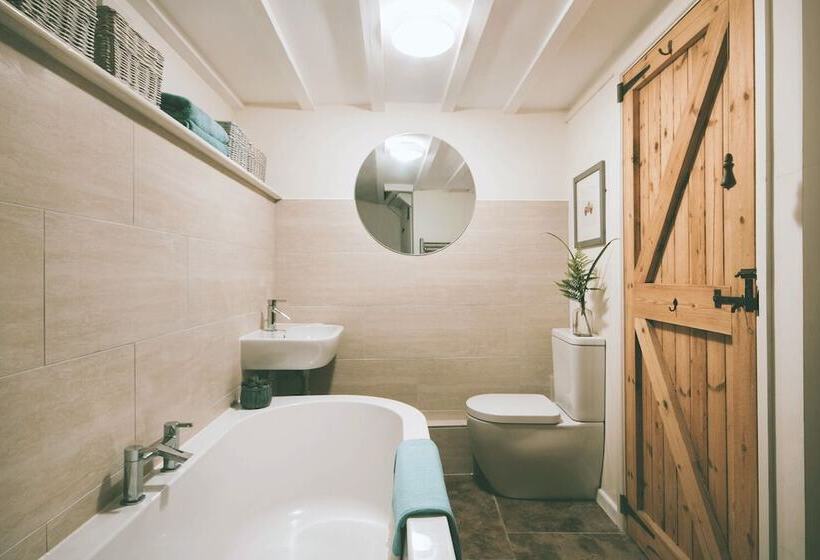 Church Cottage West Down, Sleeps 6 7, Dog Friendly