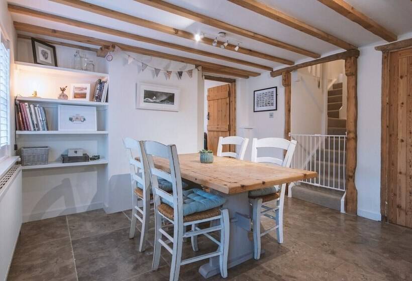 Church Cottage West Down, Sleeps 6 7, Dog Friendly