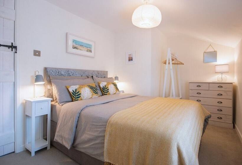 Church Cottage West Down, Sleeps 6 7, Dog Friendly