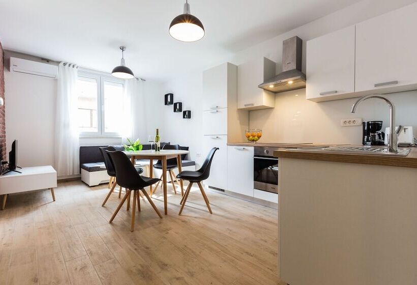 Deluxe Apartment Near The Bridge