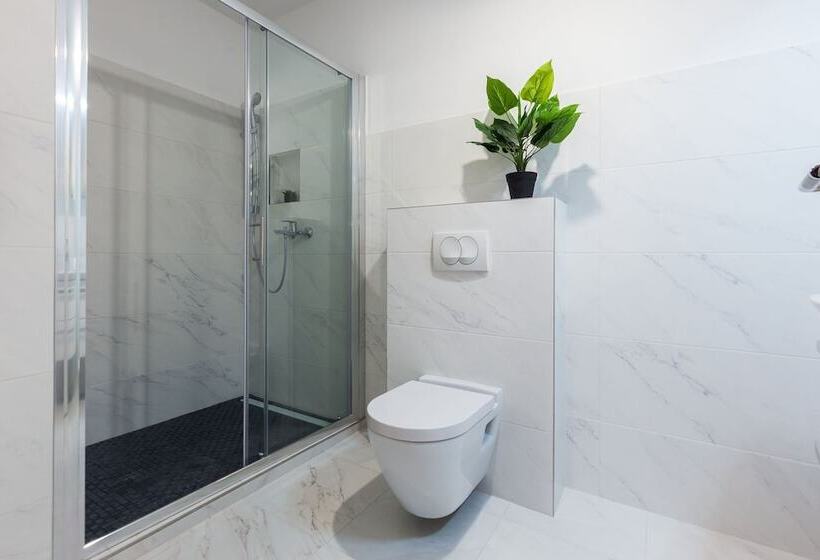 Deluxe Apartment Near The Bridge