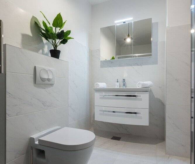 Deluxe Apartment Near The Bridge