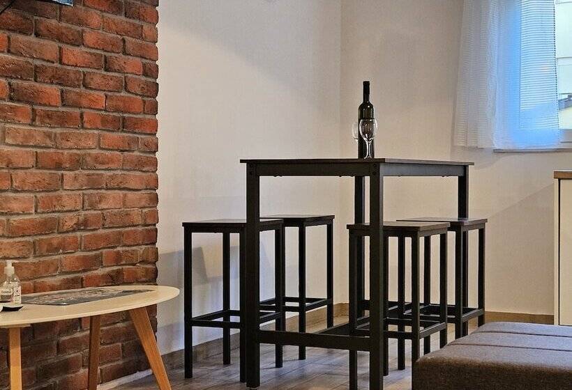 Deluxe Apartment Near The Bridge