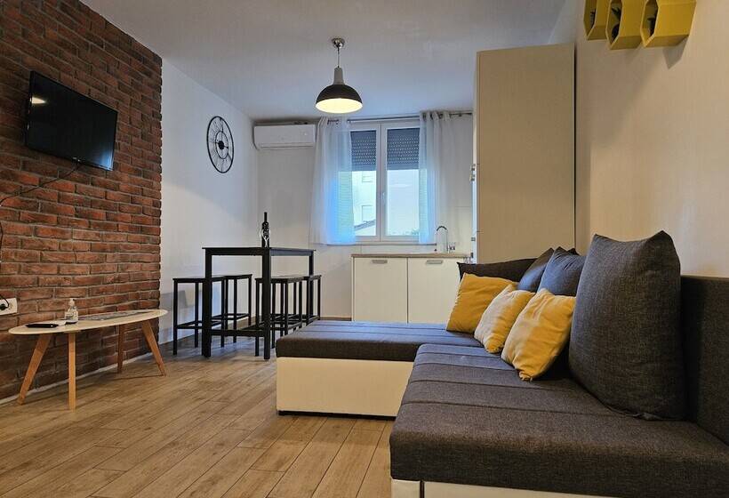 Deluxe Apartment Near The Bridge