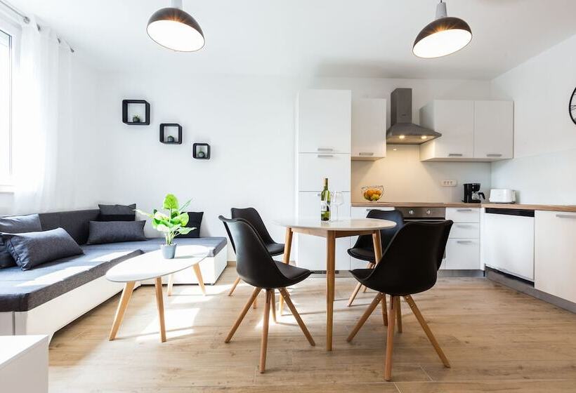 Deluxe Apartment Near The Bridge