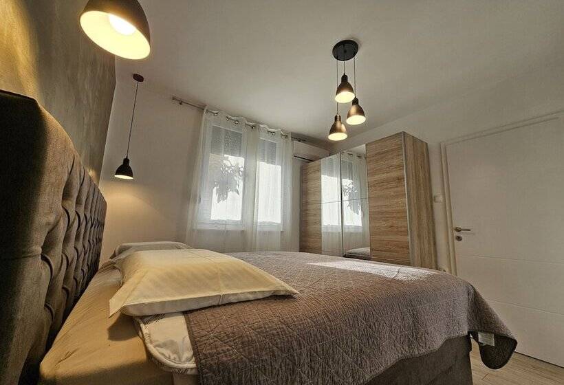 Deluxe Apartment Near The Bridge