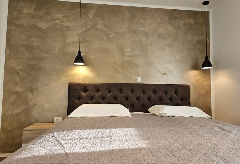 Deluxe Apartment Near The Bridge