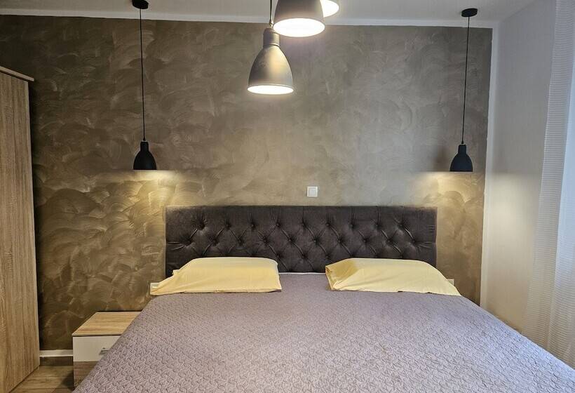 Deluxe Apartment Near The Bridge