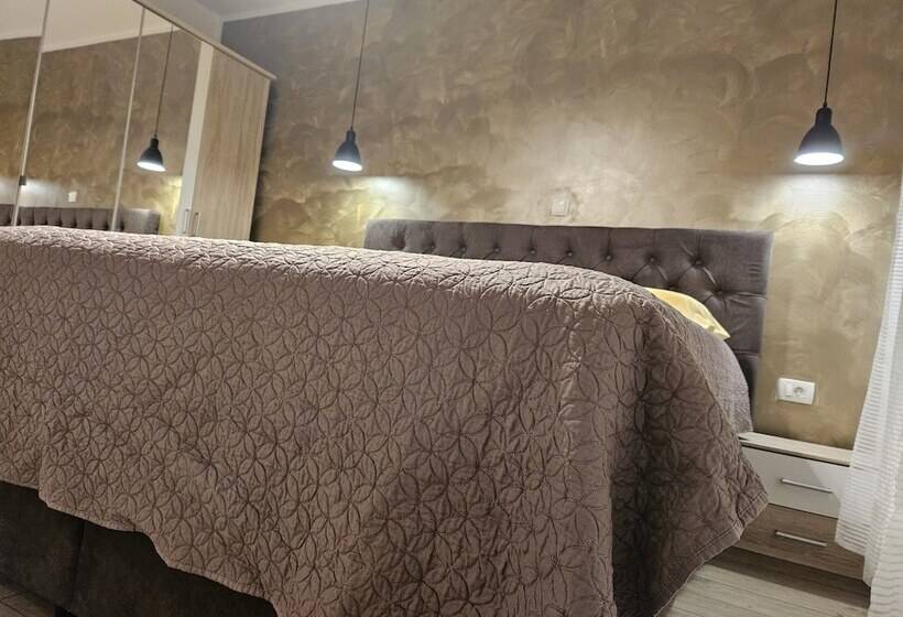 Deluxe Apartment Near The Bridge