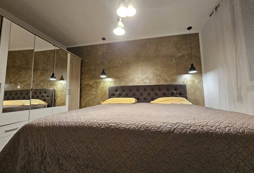 Deluxe Apartment Near The Bridge