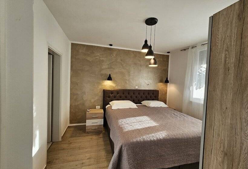 Deluxe Apartment Near The Bridge