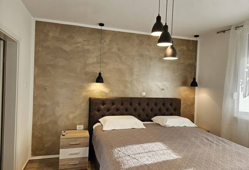 Deluxe Apartment Near The Bridge