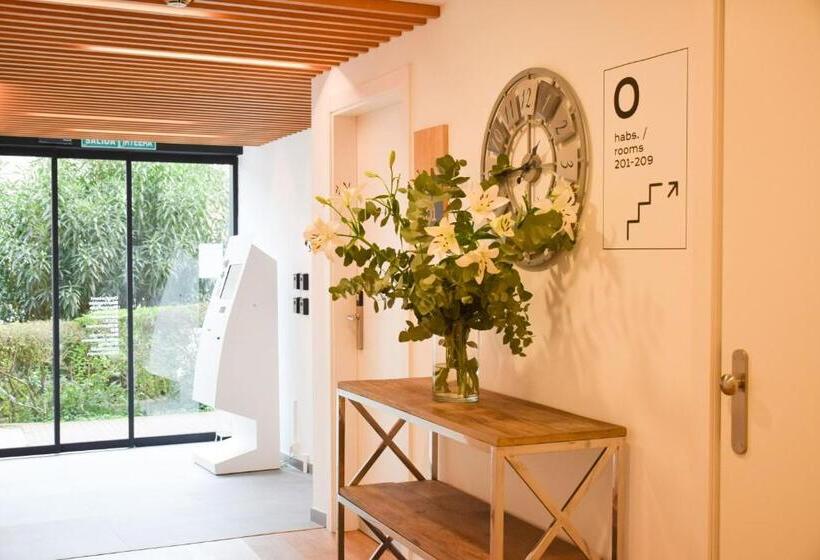 Отель Uma Suites Ondarreta