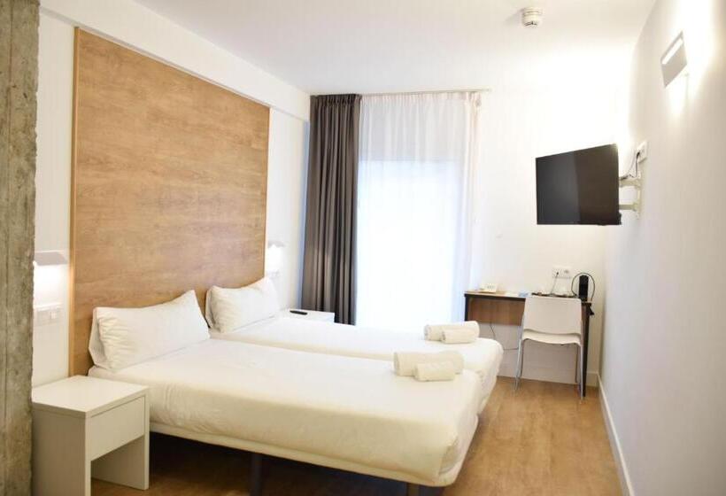 Отель Uma Suites Ondarreta