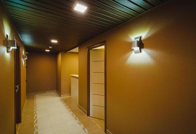 هتل Rooms And Breakfast