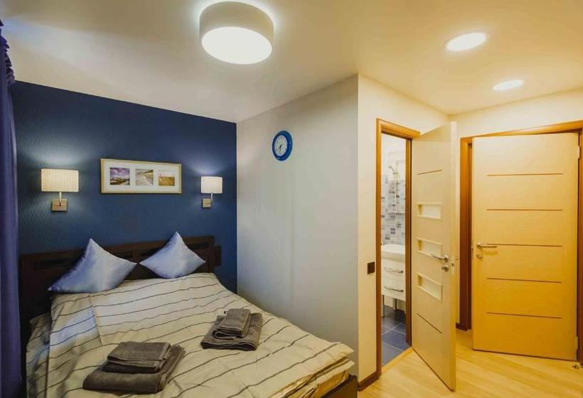 هتل Rooms And Breakfast