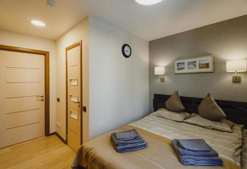 هتل Rooms And Breakfast