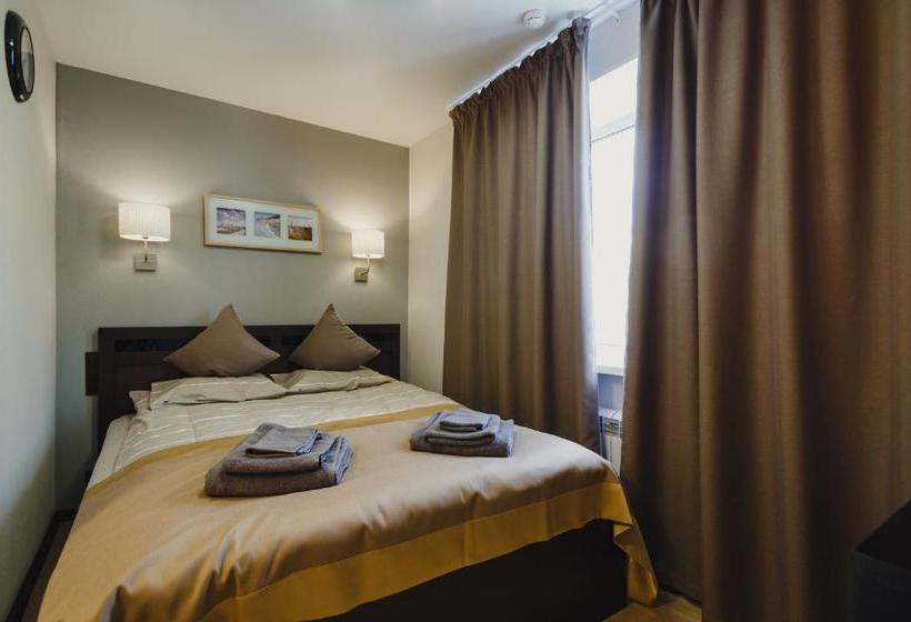 هتل Rooms And Breakfast