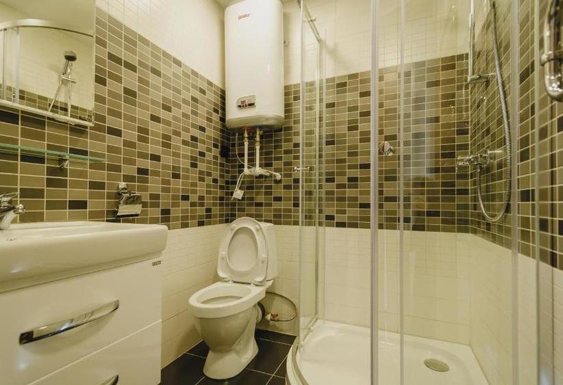 هتل Rooms And Breakfast