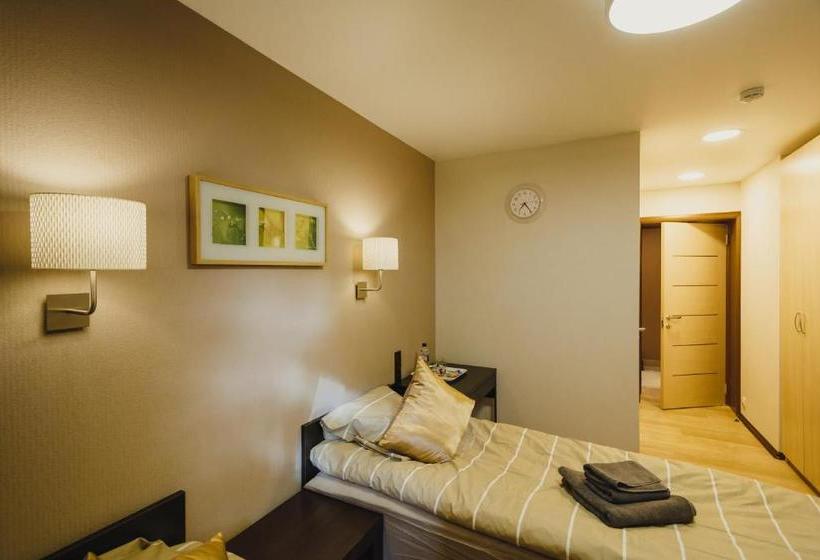 هتل Rooms And Breakfast