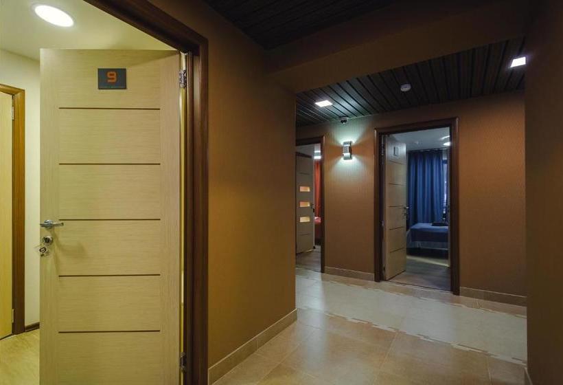 هتل Rooms And Breakfast