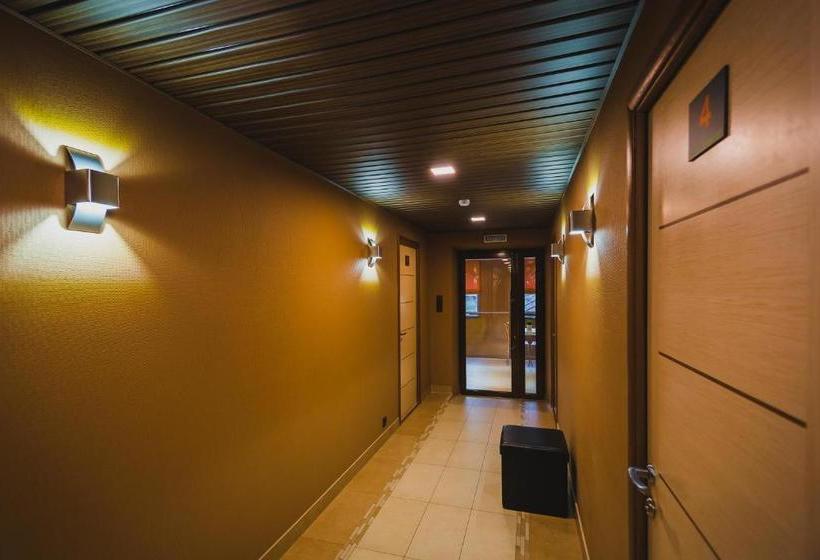 هتل Rooms And Breakfast