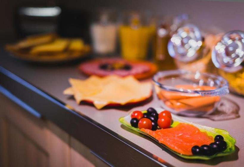 هتل Rooms And Breakfast