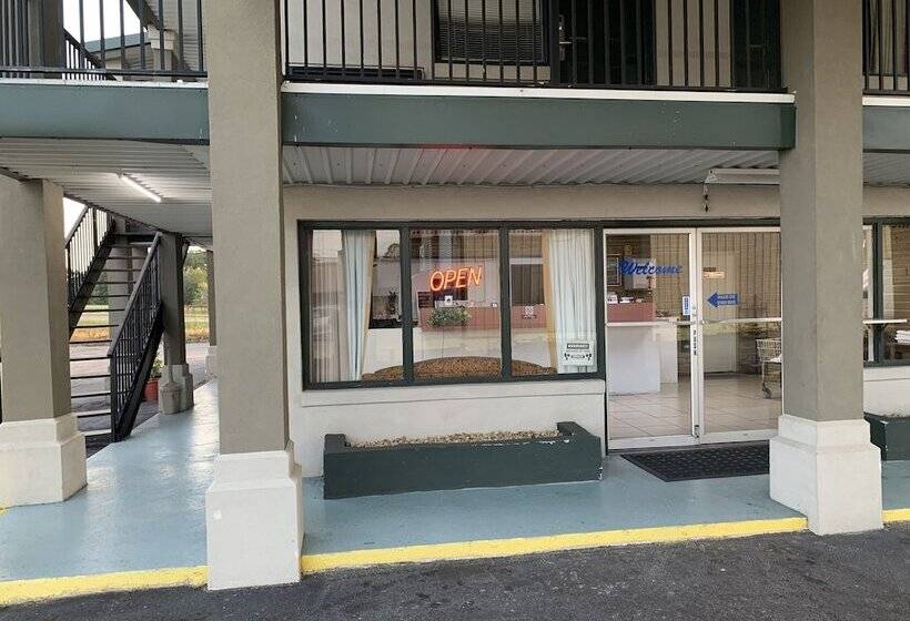 מוטל Travelers Inn