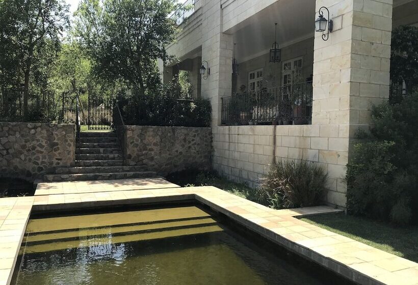 פנסיון Creek Lane Guest House
