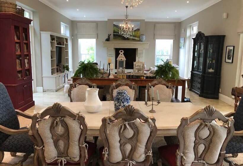 פנסיון Creek Lane Guest House