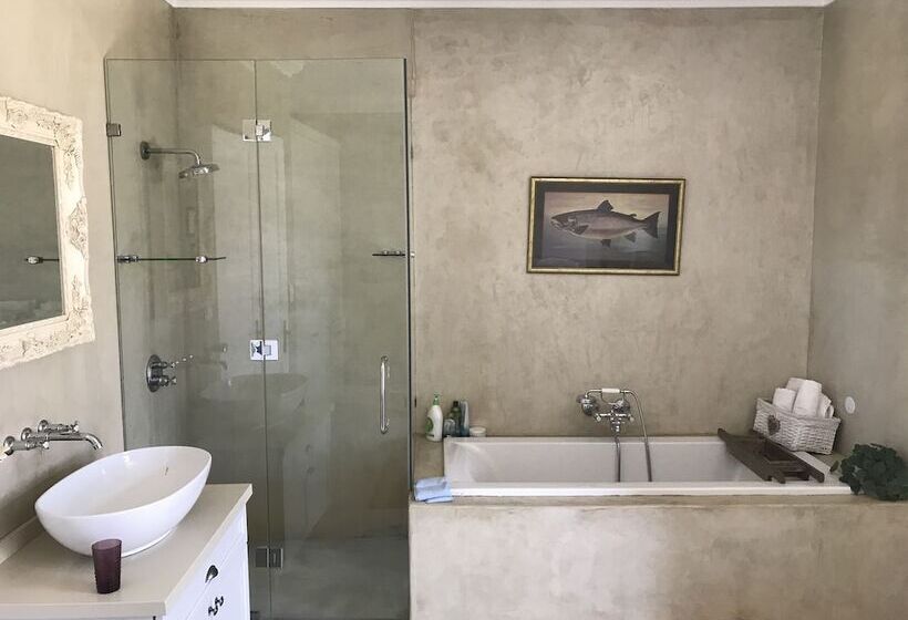 פנסיון Creek Lane Guest House