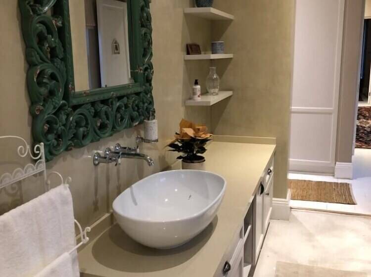 פנסיון Creek Lane Guest House