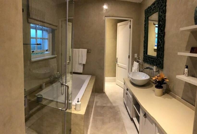 פנסיון Creek Lane Guest House