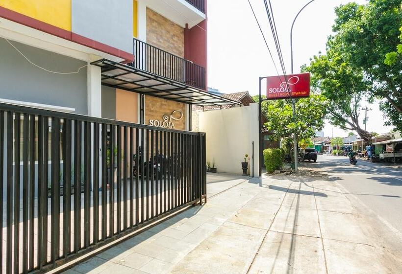 Пансион Reddoorz Syariah Near Purwosari Train Station