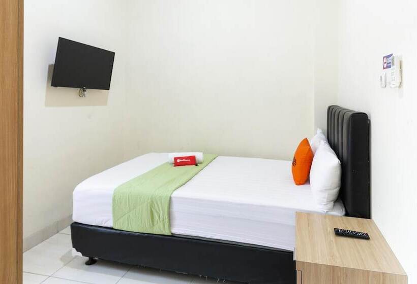 펜션 Reddoorz Syariah Near Purwosari Train Station